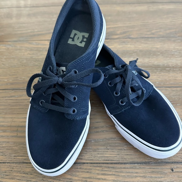DC sneakers size 5.5 - Picture 2 of 8